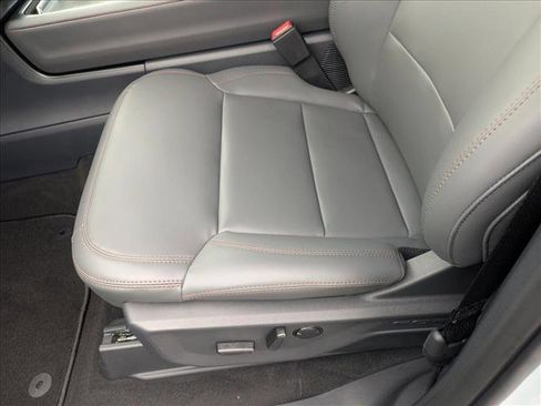 New 2025 Ford Expedition Active image 3