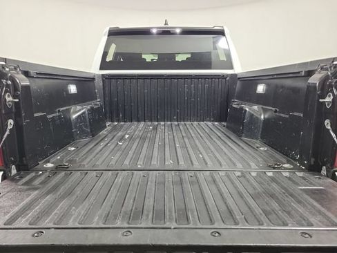 Used 2025 Toyota Tacoma SR5 RWD image 10
