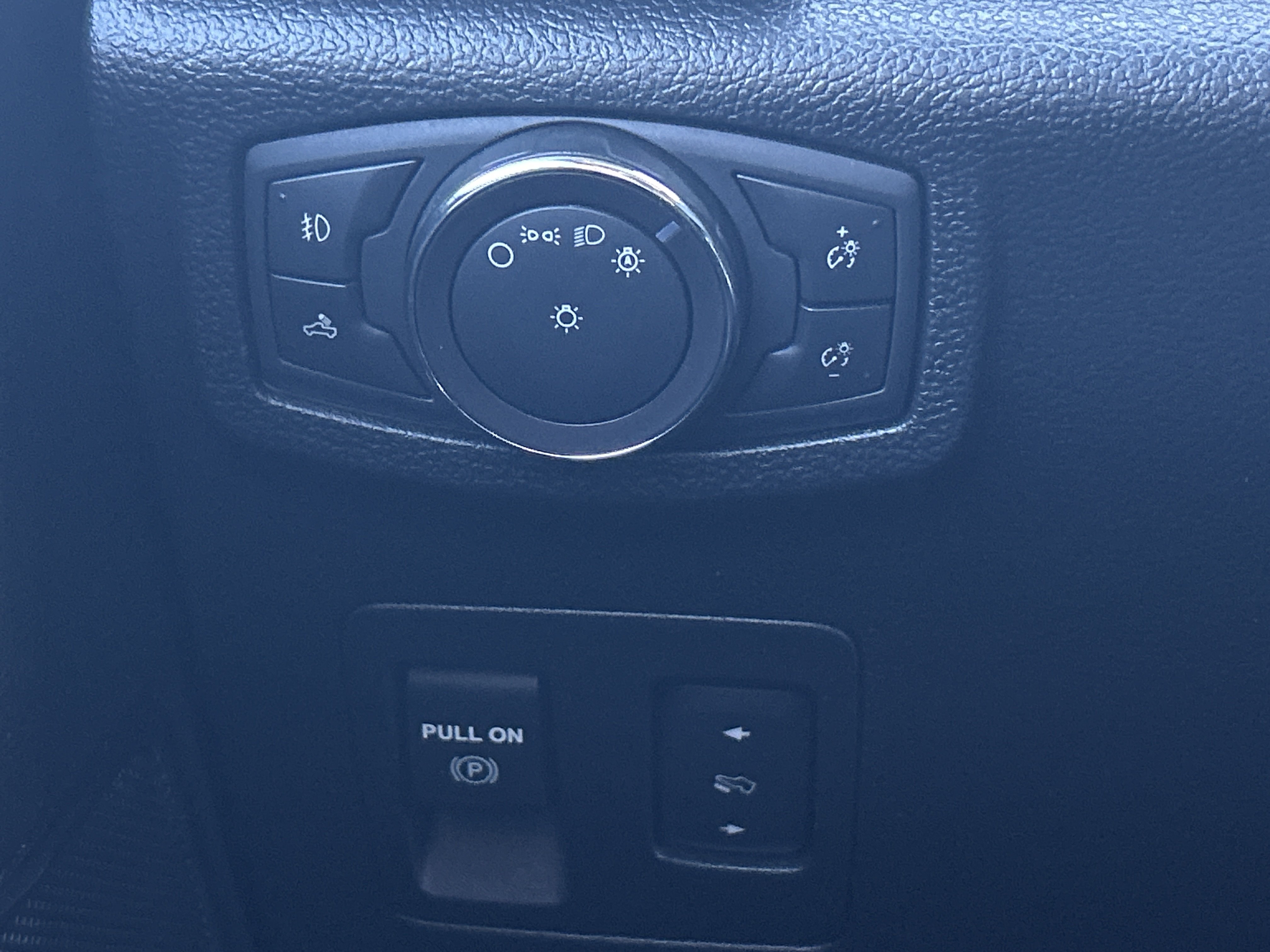 Used 2019 Ford F150 Lariat w/ Trailer Tow Package RWD image 12