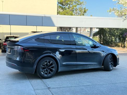 Used 2022 Tesla Model X image 4