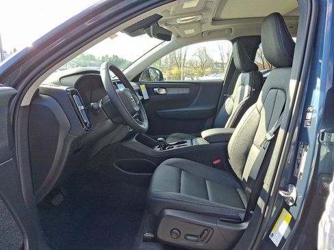 New 2026 Volvo XC40 B5 Core w/ Climate Package image 9