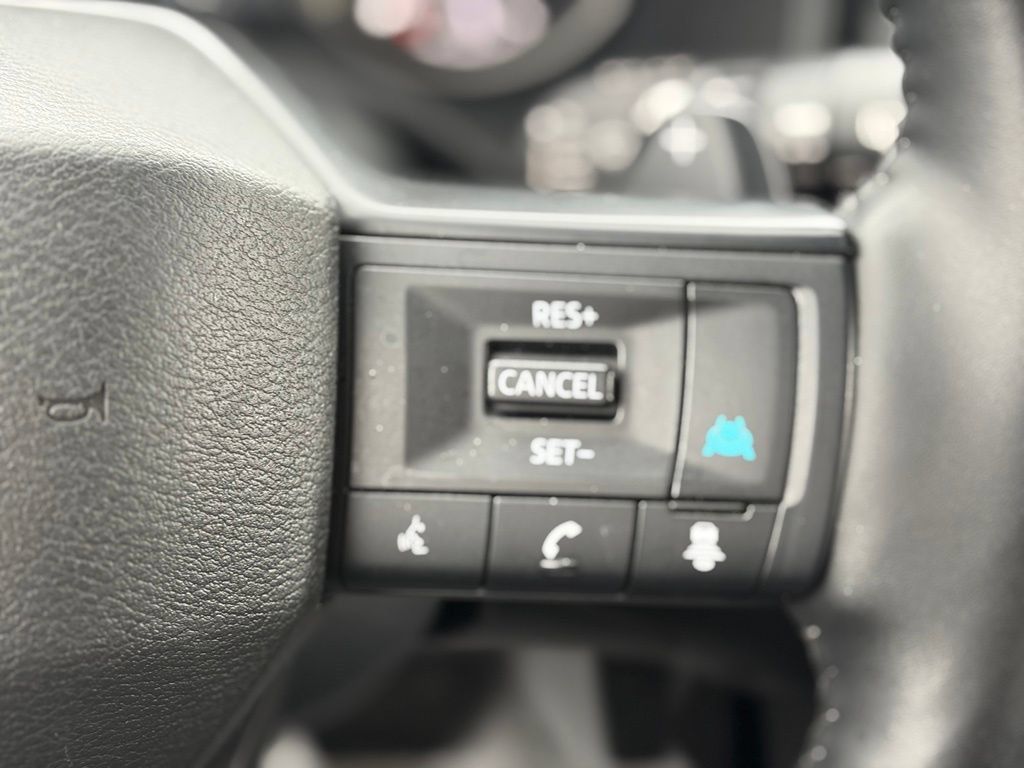 Used 2025 Nissan Rogue SV AWD/4WD image 24