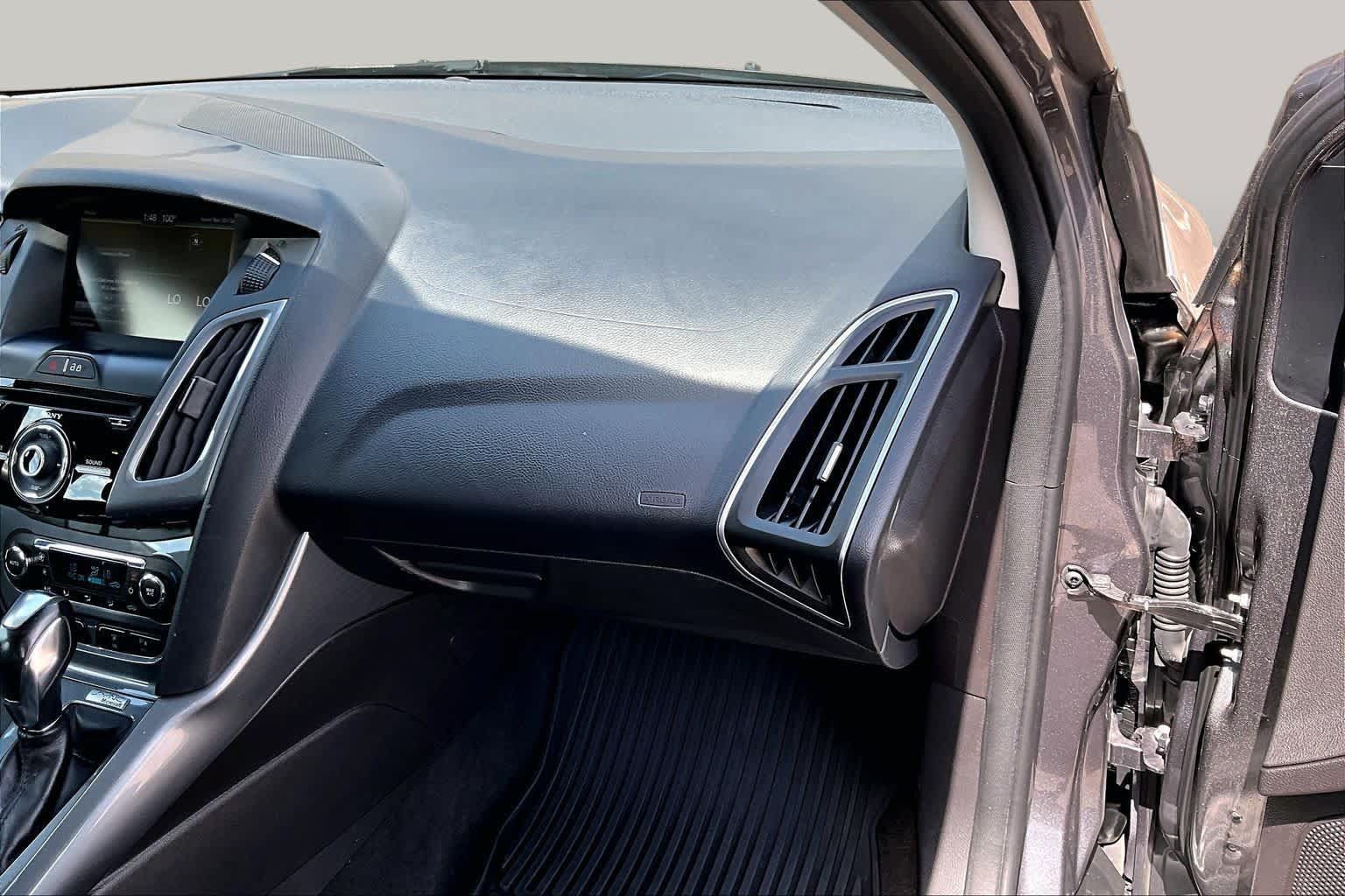Used 2013 Ford Focus Titanium FWD image 19