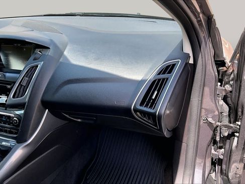 Used 2013 Ford Focus Titanium FWD image 19