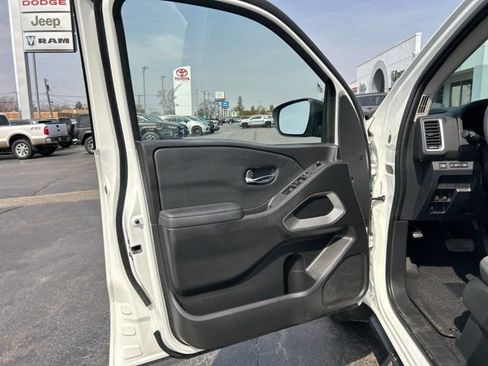 Used 2022 Nissan Frontier SV image 24