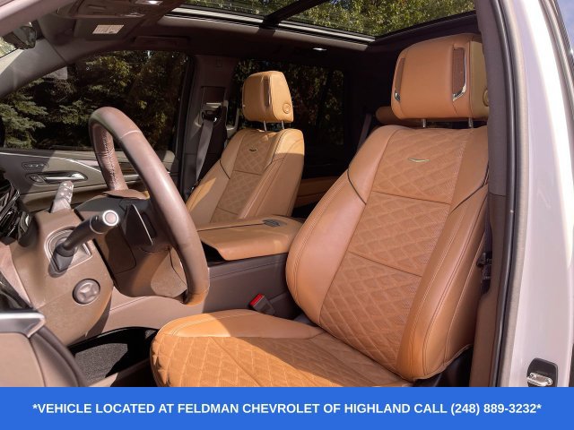 Used 2023 Cadillac Escalade Premium Luxury w/ Performance Package AWD/4WD image 21