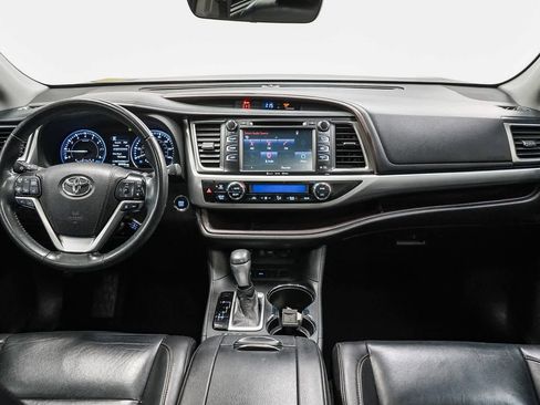 Used 2019 Toyota Highlander XLE image 12
