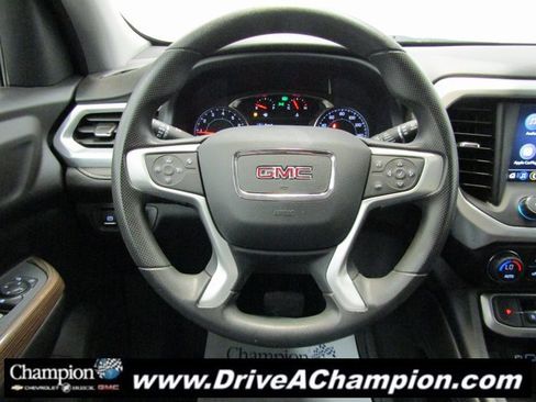 Used 2023 GMC Acadia SLE image 26