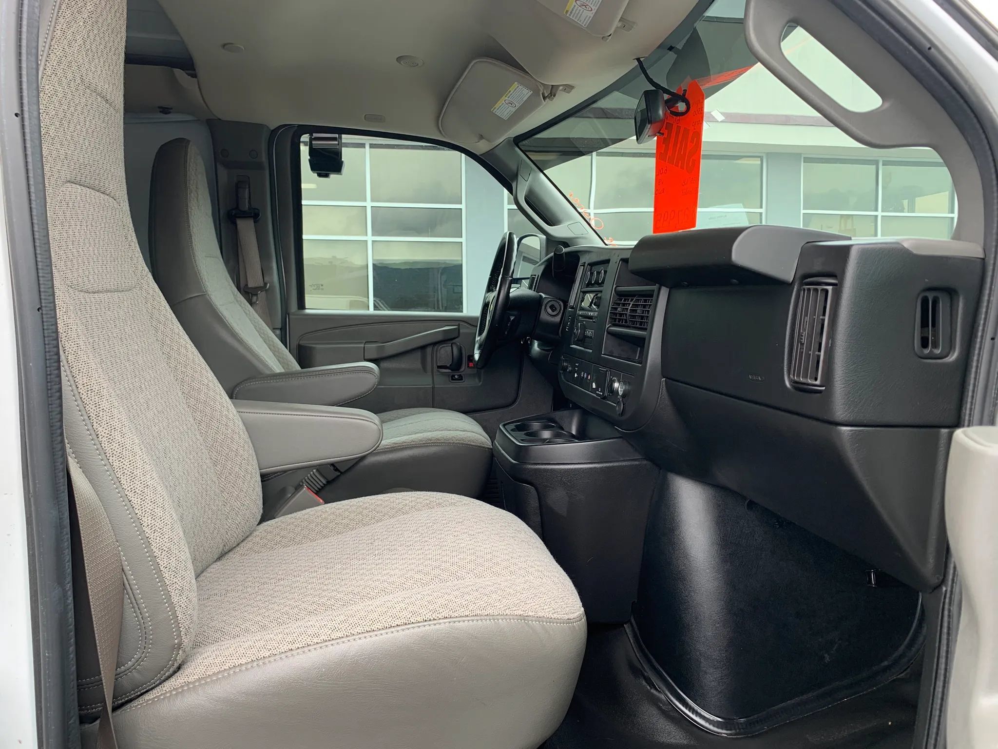 Used 2018 Chevrolet Express 3500 Extended w/ Driver Convenience Package RWD image 23