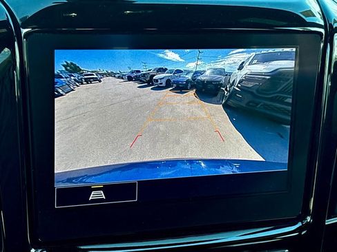 Used 2023 Chevrolet Traverse LT image 20