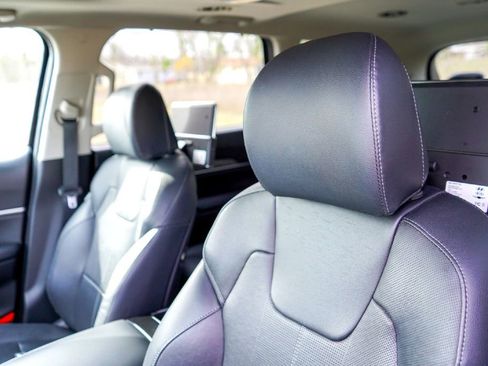 Used 2022 Kia Telluride EX w/ EX Premium Package image 11