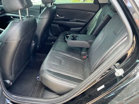 Used 2023 Hyundai Elantra Limited FWD image 3