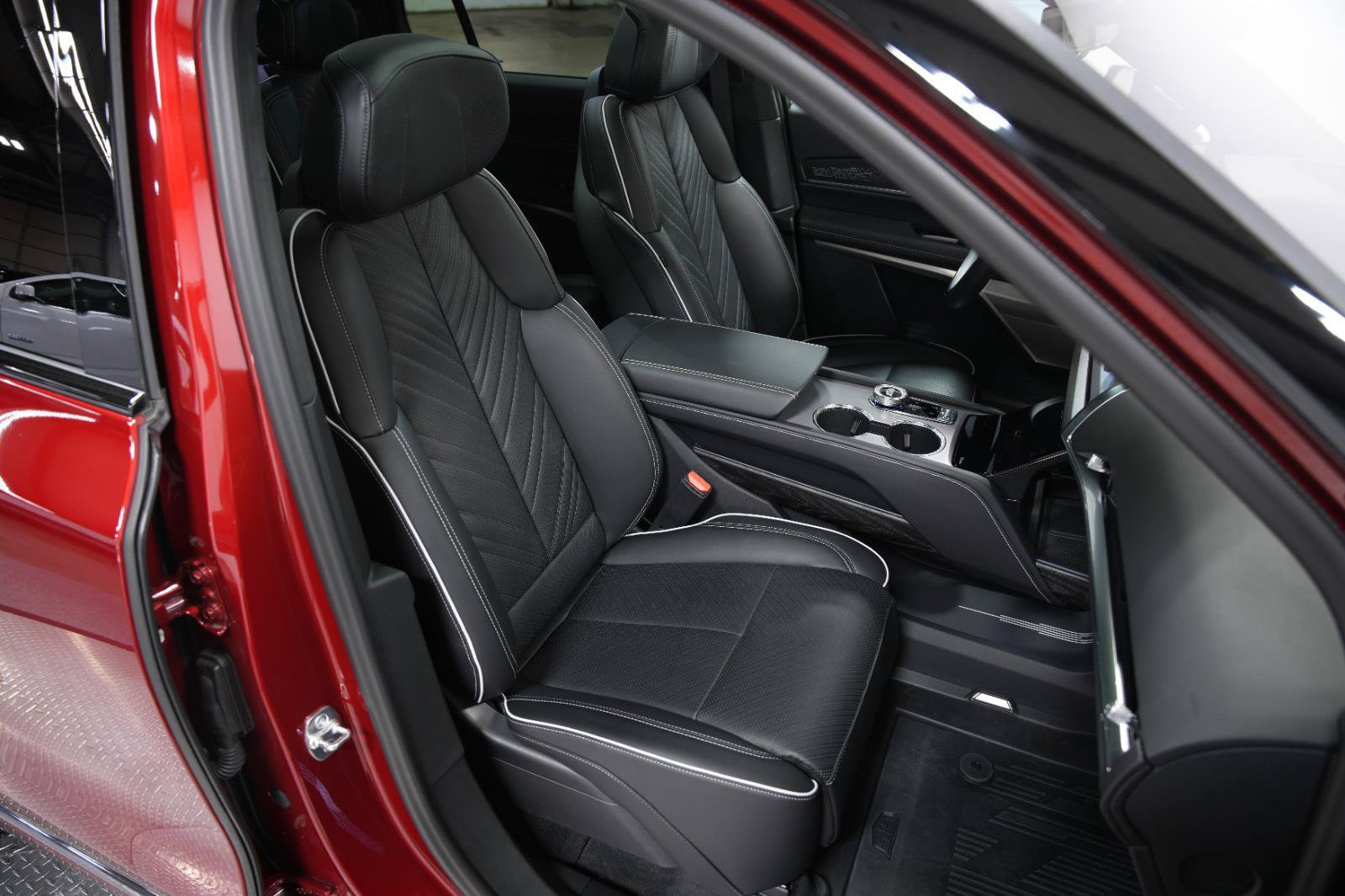 Used 2026 Cadillac Vistiq Platinum w/ LPO, Floor Liner Package AWD/4WD image 25