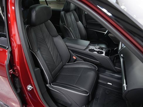 Used 2026 Cadillac Vistiq Platinum w/ LPO, Floor Liner Package AWD/4WD image 25