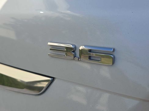 Used 2017 Cadillac XT5 FWD image 6