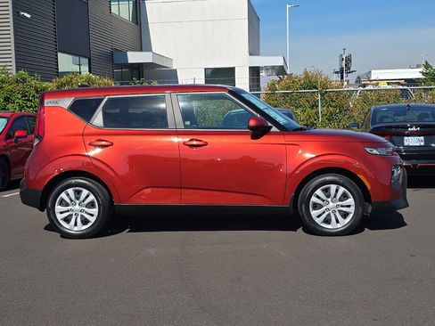 Used 2021 Kia Soul LX FWD image 3