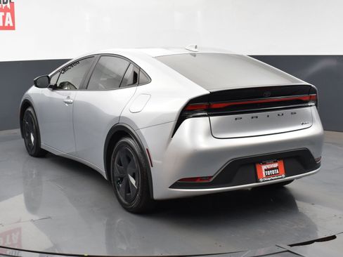 Used 2025 Toyota Prius LE image 3