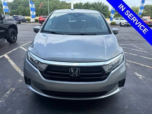 Used 2023 Honda Odyssey Touring image 2