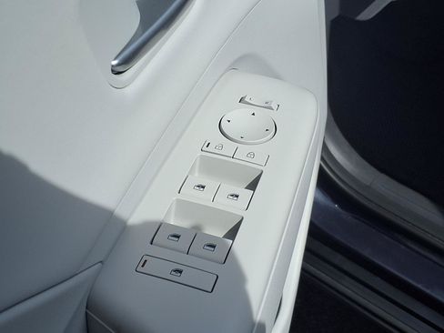 Certified 2024 Hyundai Kona Limited FWD image 22
