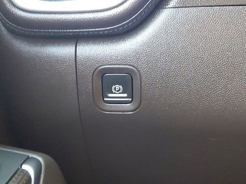 Used 2020 Chevrolet Silverado 1500 LT image 22