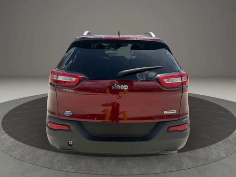 Used 2018 Jeep Cherokee Latitude FWD image 6