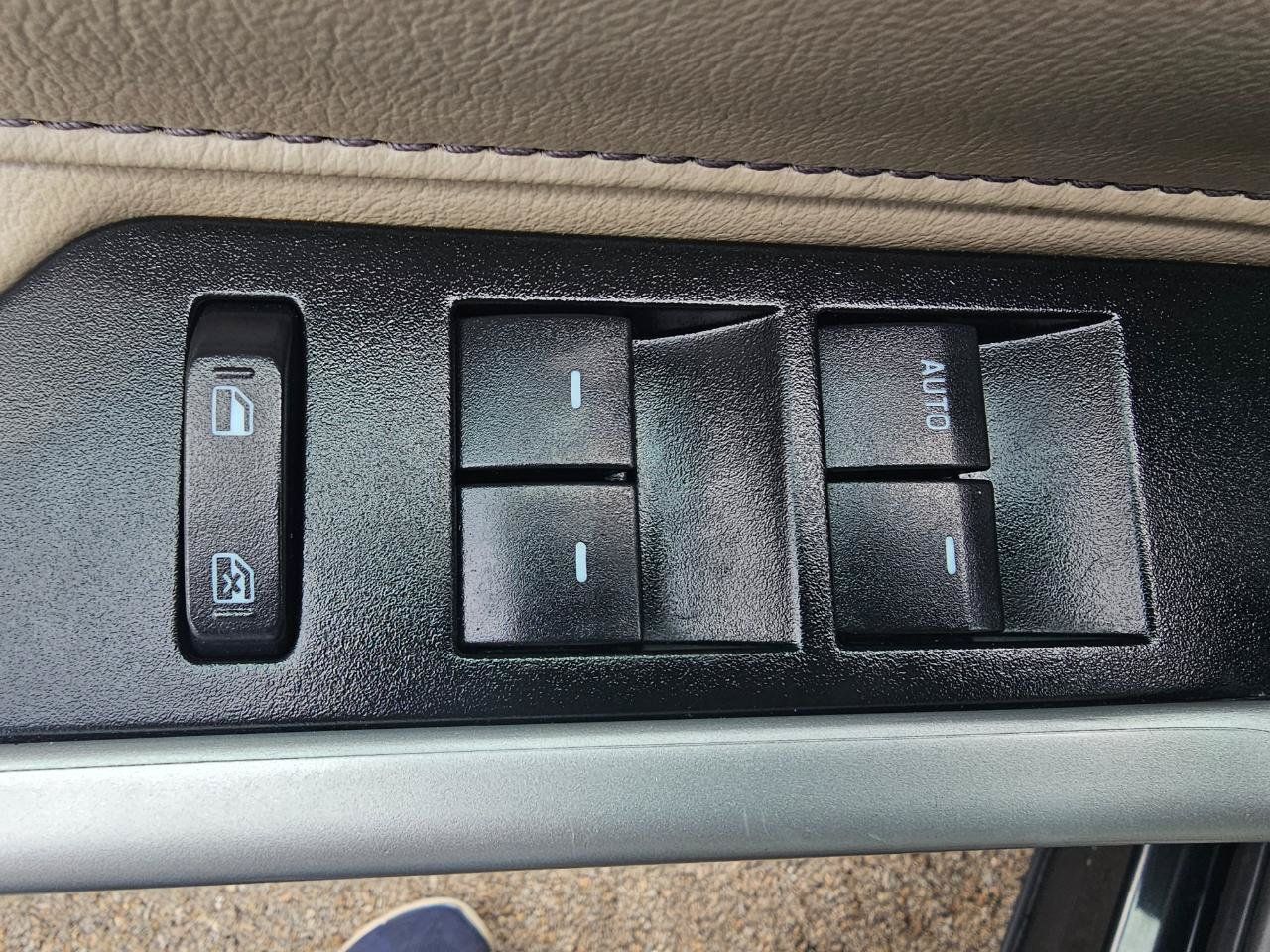 Used 2013 Ford Edge SE FWD image 30