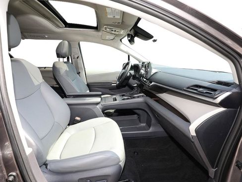 Used 2021 Toyota Sienna XLE image 20