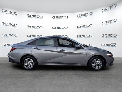 Used 2024 Hyundai Elantra SE FWD image 7