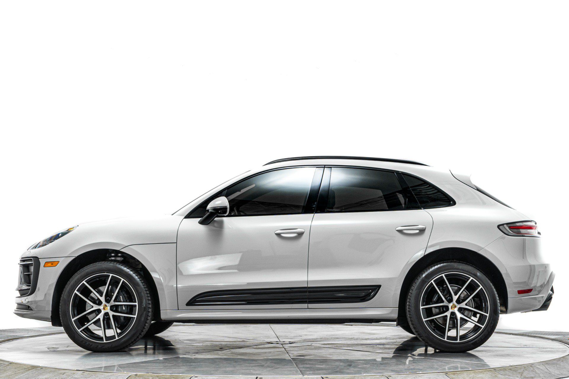 Used 2026 Porsche Macan AWD/4WD image 6