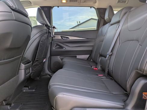 New 2026 INFINITI QX60 Luxe w/ Family Package AWD/4WD image 16