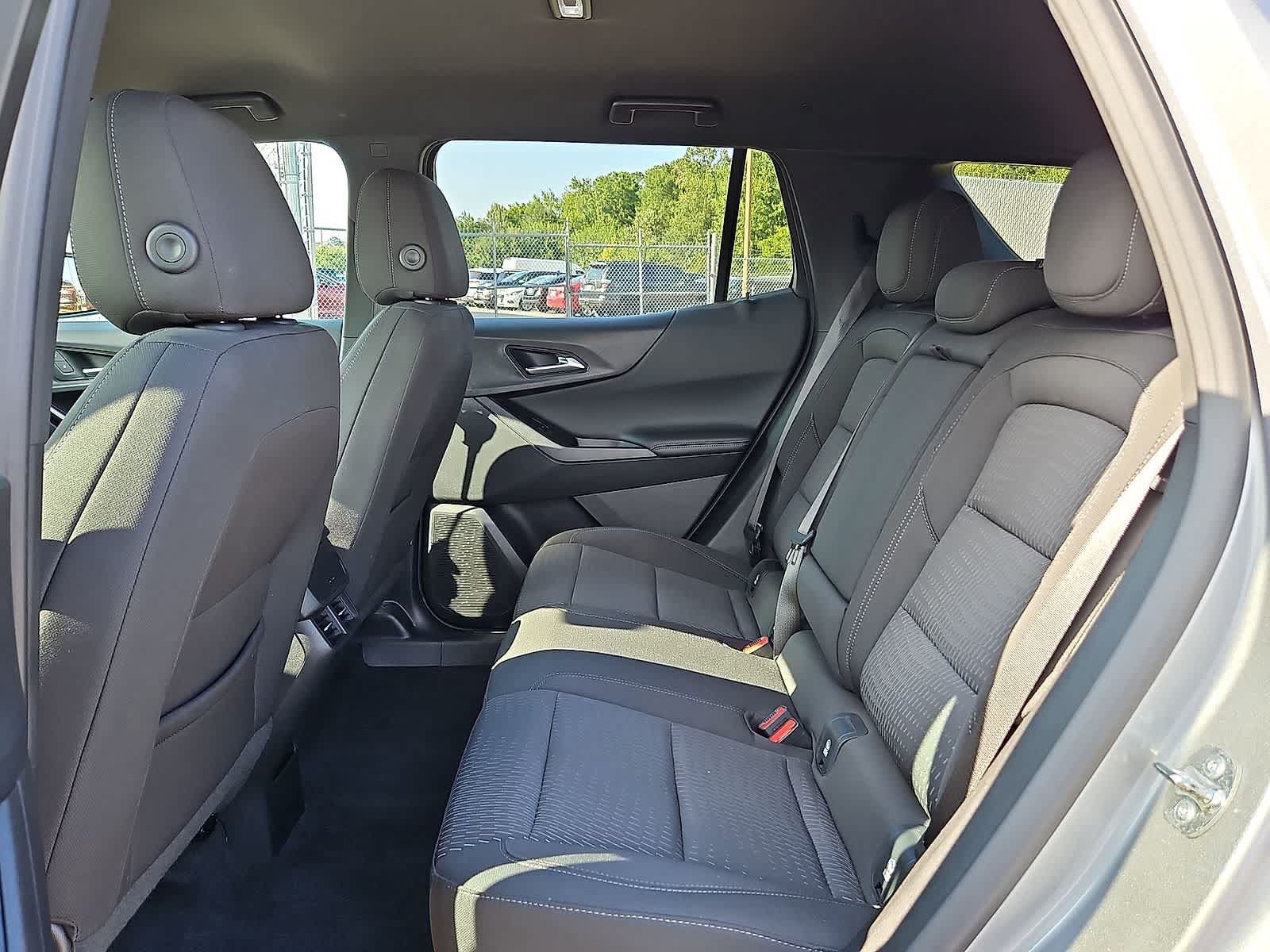 Certified 2025 Chevrolet Equinox LT FWD image 30