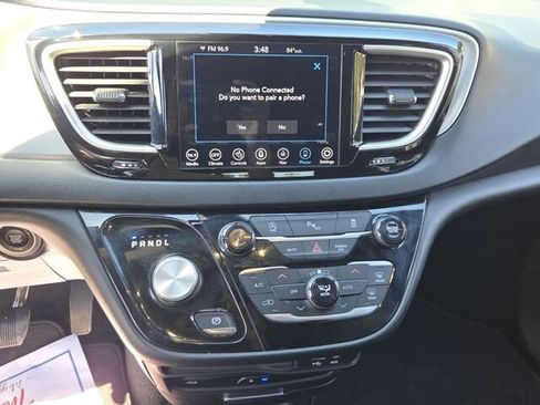 Used 2020 Chrysler Pacifica Touring-L Plus FWD image 20