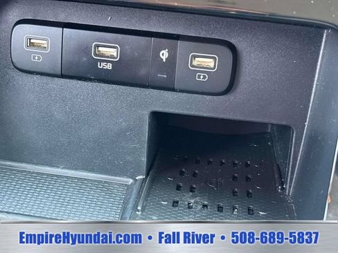 Used 2024 Kia Carnival EX FWD image 29