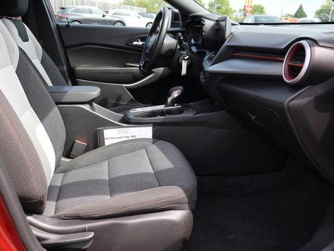Used 2024 Chevrolet Trax RS w/ Driver Confidence Package image 27