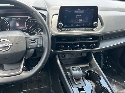 Used 2025 Nissan Rogue SV FWD image 15