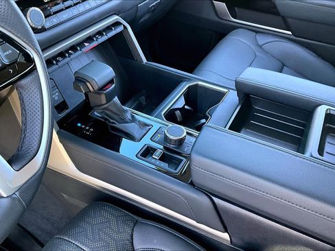 Used 2023 Toyota Tundra Limited image 16