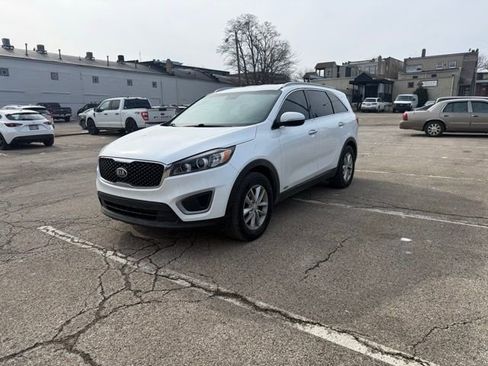 Used 2017 Kia Sorento LX w/ LX Convenience Package image 3