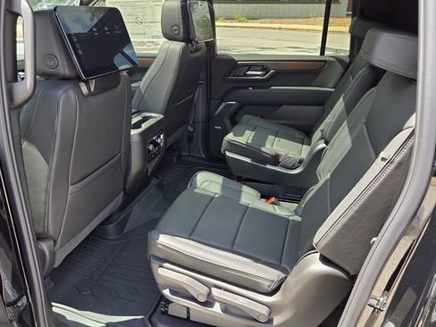New 2026 GMC Yukon XL Denali w/ Denali Reserve Package AWD/4WD image 6