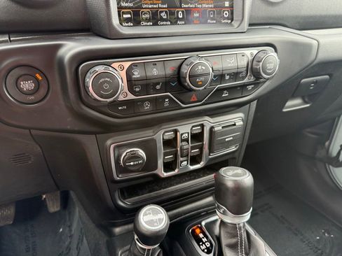 Used 2023 Jeep Wrangler Unlimited Sahara w/ LED Lighting Group AWD/4WD image 22