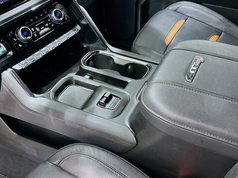 Used 2024 GMC Sierra 2500 AT4 w/ AT4 Premium Plus Package AWD/4WD image 17