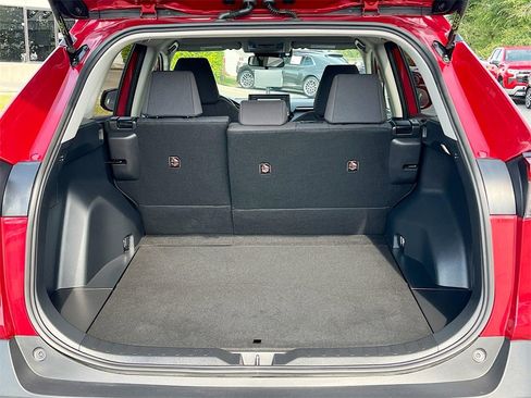 Used 2022 Toyota RAV4 LE image 24