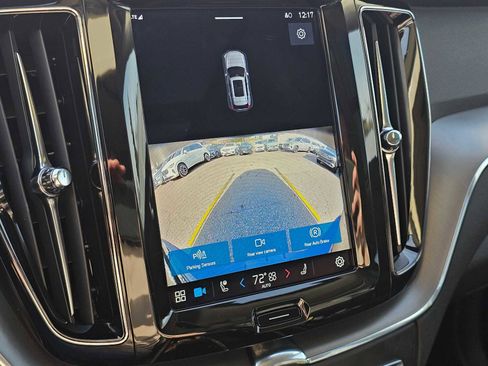 Certified 2025 Volvo XC60 B5 Core image 28