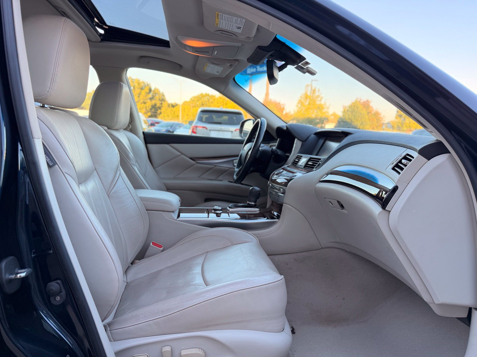 Used 2015 INFINITI Q70 L 3.7 w/ Deluxe Touring Package RWD image 28