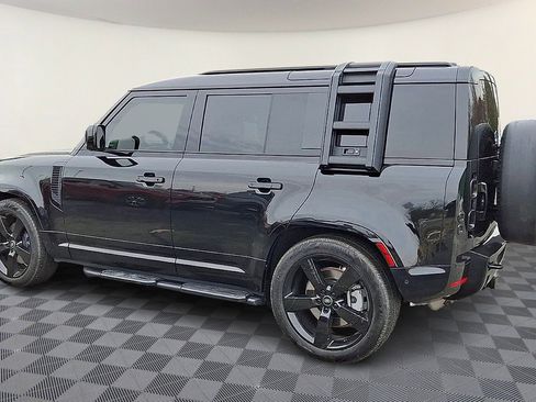 Certified 2025 Land Rover Defender 110 X-Dynamic SE image 6