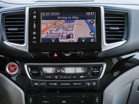 Used 2017 Honda Pilot Touring image 14