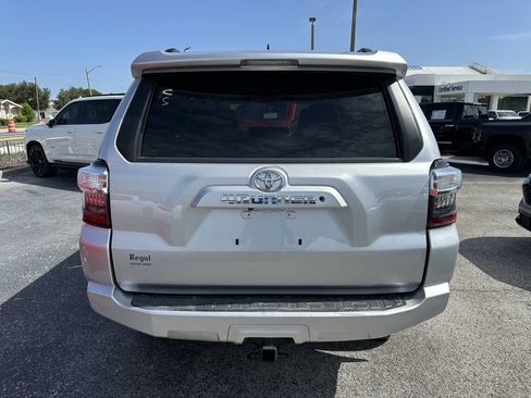 Used 2019 Toyota 4Runner SR5 AWD/4WD image 6