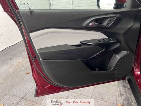 Used 2025 Chevrolet Trax LT image 27