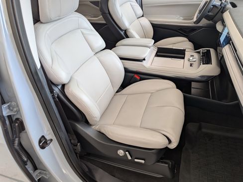 Used 2025 Lincoln Navigator Reserve AWD/4WD image 22