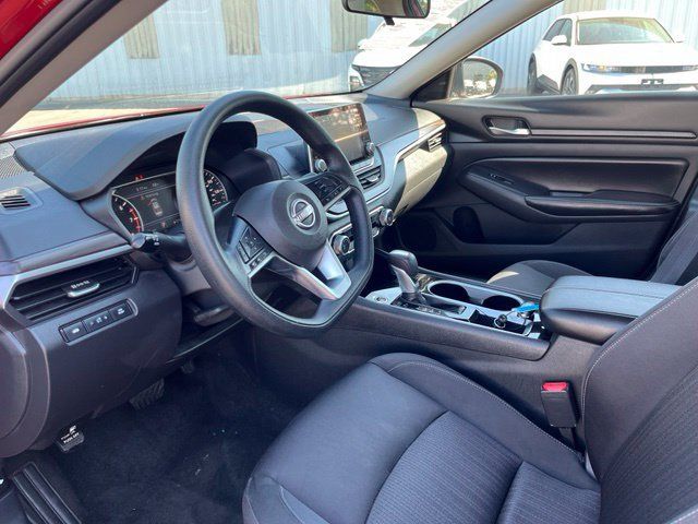 Used 2024 Nissan Altima 2.5 SV FWD image 24