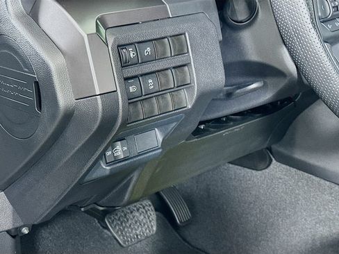 Certified 2025 Toyota Tacoma SR5 AWD/4WD image 10
